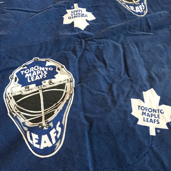 90's Vintage Toronto Maple Leafs Comforter -Hockey Helmet and Leafs Logo Pattern - Picture 4 of 9